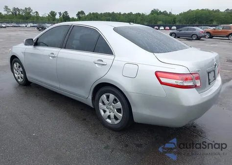 2010 Toyota Camry Le z USA, uszkodzony, nr VIN 4T1BF3EK3AU028027